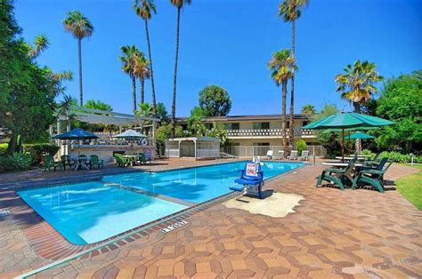 SUPER 8 BY WYNDHAM LONG BEACH .